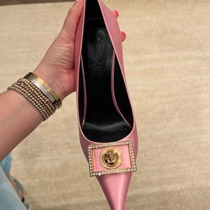 BRAND NEW Medusa Biggie embellished satin pumps